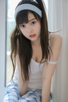 椅子一前一后都有一个木棒